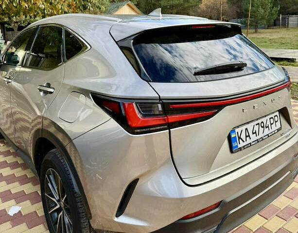 Лексус НХ 2023 в Киеве на Automoto.ua Серый Лексус НХ, объемом двигателя 2.49 л и пробегом 22 тыс. км за 48500 $, фото 12 на Automoto.ua