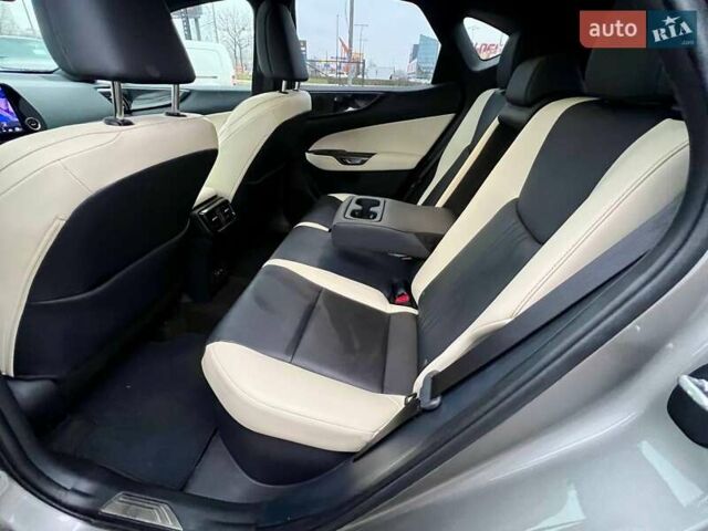 Сірий Лексус НХ, об'ємом двигуна 2.5 л та пробігом 23 тис. км за 52500 $, фото 31 на Automoto.ua