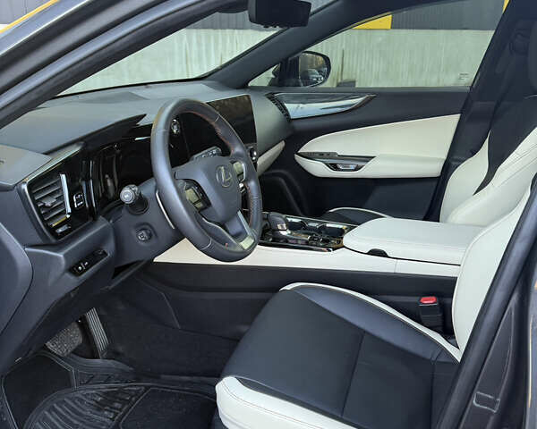 Серый Лексус НХ, объемом двигателя 2.39 л и пробегом 37 тыс. км за 42900 $, фото 32 на Automoto.ua