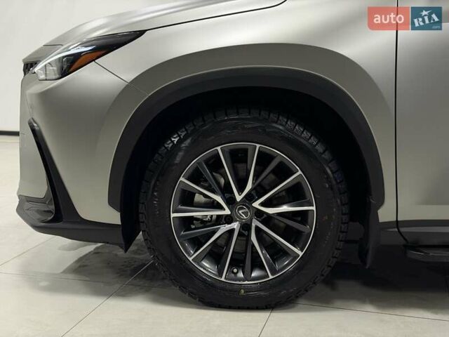 Серый Лексус НХ, объемом двигателя 2.49 л и пробегом 8 тыс. км за 54500 $, фото 10 на Automoto.ua