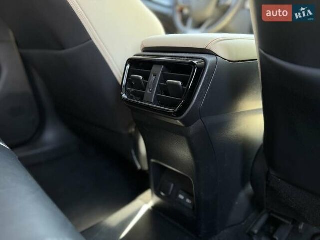 Серый Лексус НХ, объемом двигателя 2.49 л и пробегом 32 тыс. км за 55500 $, фото 23 на Automoto.ua