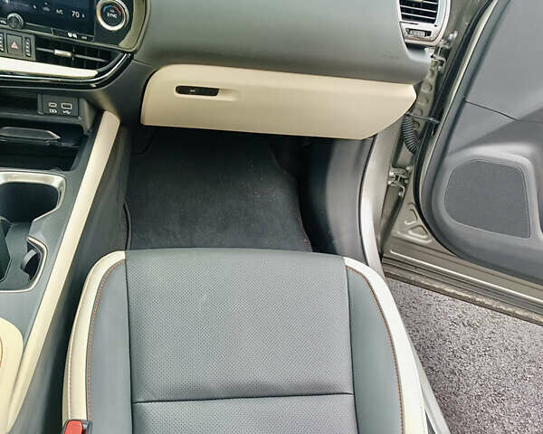 Лексус НХ 2023 в Киеве на Automoto.ua Серый Лексус НХ, объемом двигателя 2.49 л и пробегом 22 тыс. км за 48500 $, фото 21 на Automoto.ua