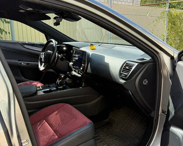 Серый Лексус НХ, объемом двигателя 1.99 л и пробегом 16 тыс. км за 42000 $, фото 17 на Automoto.ua