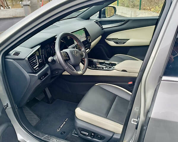 Лексус НХ 2023 в Киеве на Automoto.ua Серый Лексус НХ, объемом двигателя 2.49 л и пробегом 22 тыс. км за 48500 $, фото 38 на Automoto.ua