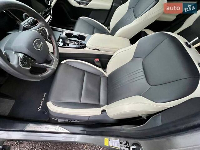 Сірий Лексус НХ, об'ємом двигуна 2.5 л та пробігом 23 тис. км за 52500 $, фото 15 на Automoto.ua