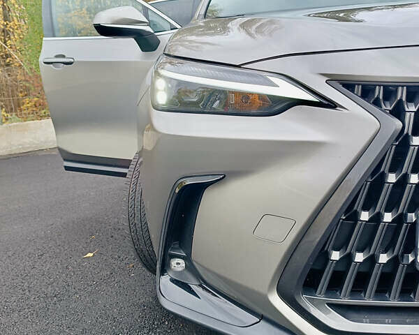 Лексус НХ 2023 в Киеве на Automoto.ua Серый Лексус НХ, объемом двигателя 2.49 л и пробегом 22 тыс. км за 48500 $, фото 5 на Automoto.ua