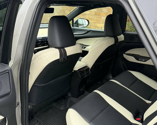 Сірий Лексус НХ, об'ємом двигуна 2.49 л та пробігом 13 тис. км за 54000 $, фото 26 на Automoto.ua