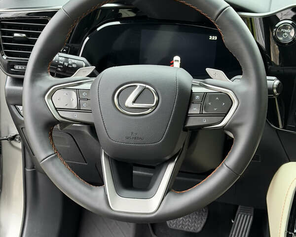 Сірий Лексус НХ, об'ємом двигуна 2.49 л та пробігом 13 тис. км за 54000 $, фото 9 на Automoto.ua