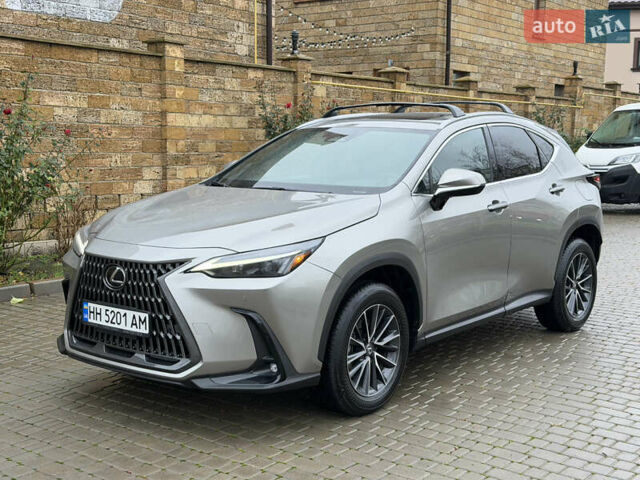 Сірий Лексус НХ, об'ємом двигуна 2.49 л та пробігом 13 тис. км за 54000 $, фото 4 на Automoto.ua