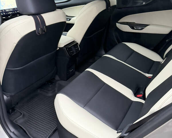 Сірий Лексус НХ, об'ємом двигуна 2.49 л та пробігом 13 тис. км за 54000 $, фото 25 на Automoto.ua