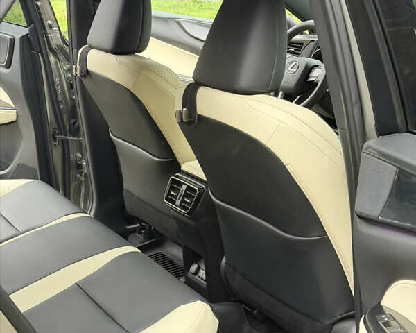 Сірий Лексус НХ, об'ємом двигуна 2.49 л та пробігом 13 тис. км за 54000 $, фото 21 на Automoto.ua