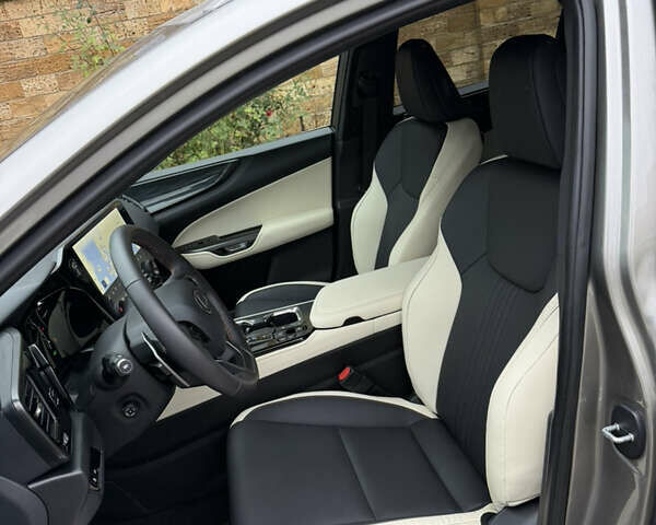 Сірий Лексус НХ, об'ємом двигуна 2.49 л та пробігом 13 тис. км за 54000 $, фото 27 на Automoto.ua