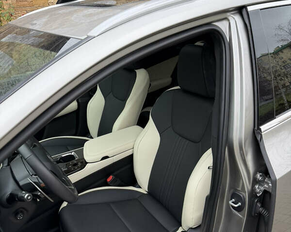 Сірий Лексус НХ, об'ємом двигуна 2.49 л та пробігом 13 тис. км за 54000 $, фото 17 на Automoto.ua