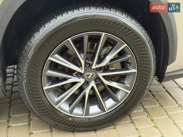 Сірий Лексус НХ, об'ємом двигуна 2.49 л та пробігом 13 тис. км за 54000 $, фото 15 на Automoto.ua