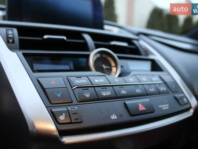 Синій Лексус НХ, об'ємом двигуна 2 л та пробігом 34 тис. км за 28990 $, фото 92 на Automoto.ua