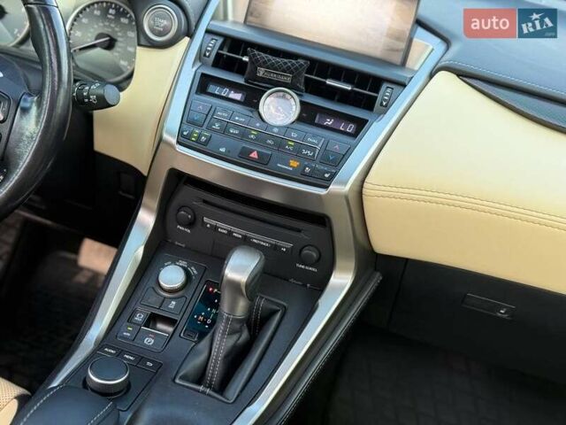 Синий Лексус НХ, объемом двигателя 2.49 л и пробегом 130 тыс. км за 22999 $, фото 11 на Automoto.ua