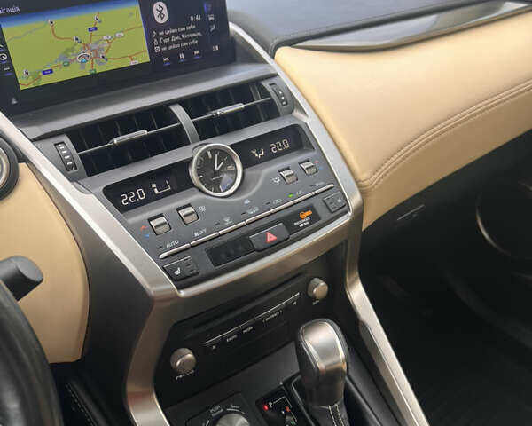 Синій Лексус НХ, об'ємом двигуна 2.49 л та пробігом 165 тис. км за 34500 $, фото 14 на Automoto.ua