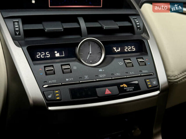 Синій Лексус НХ, об'ємом двигуна 2 л та пробігом 73 тис. км за 31500 $, фото 26 на Automoto.ua