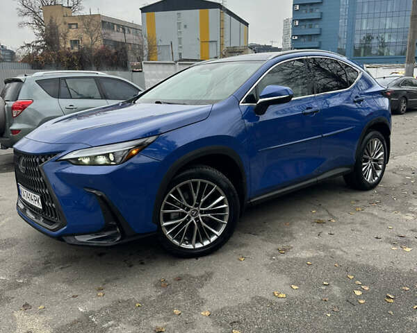 Синий Лексус НХ, объемом двигателя 2.5 л и пробегом 22 тыс. км за 52999 $, фото 1 на Automoto.ua