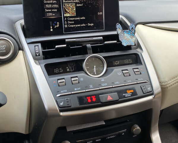 Зеленый Лексус НХ, объемом двигателя 1.99 л и пробегом 43 тыс. км за 35800 $, фото 6 на Automoto.ua