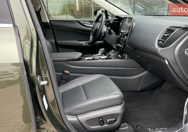 Зеленый Лексус НХ, объемом двигателя 2.49 л и пробегом 31 тыс. км за 49228 $, фото 5 на Automoto.ua