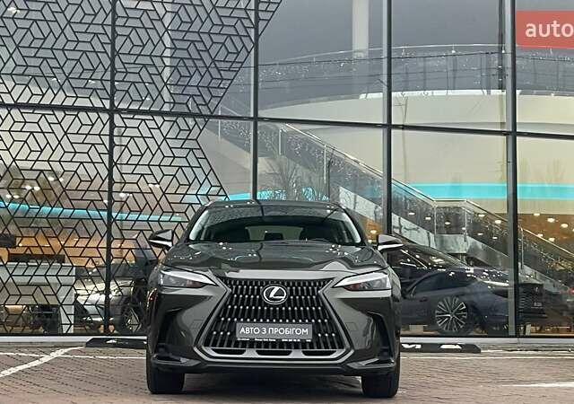 Зеленый Лексус НХ, объемом двигателя 1.99 л и пробегом 45 тыс. км за 40326 $, фото 4 на Automoto.ua