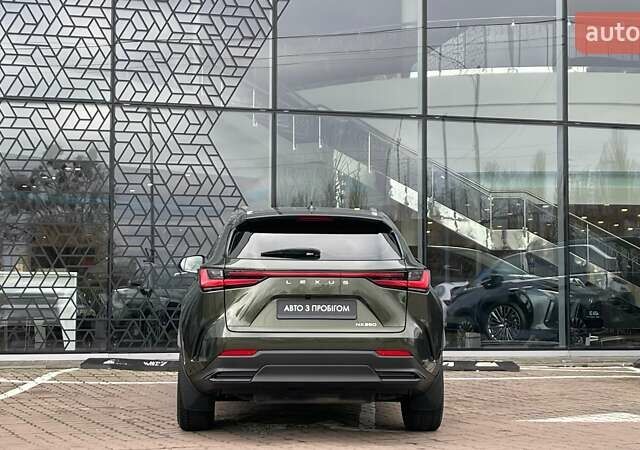 Зеленый Лексус НХ, объемом двигателя 2.49 л и пробегом 31 тыс. км за 49228 $, фото 3 на Automoto.ua