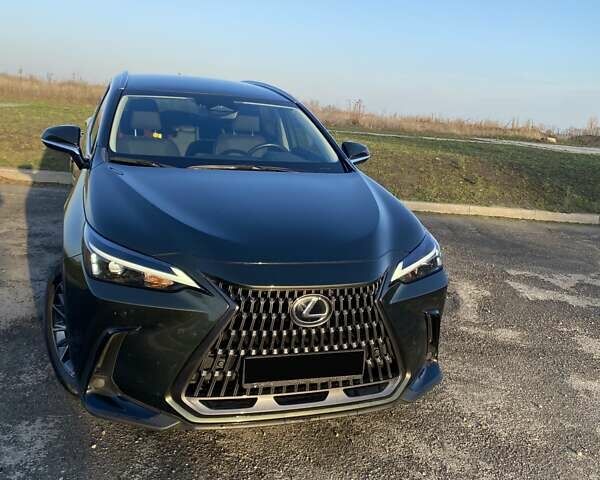 Зеленый Лексус НХ, объемом двигателя 1.99 л и пробегом 35 тыс. км за 43000 $, фото 1 на Automoto.ua