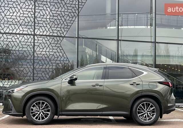 Зеленый Лексус НХ, объемом двигателя 2.49 л и пробегом 31 тыс. км за 49228 $, фото 2 на Automoto.ua