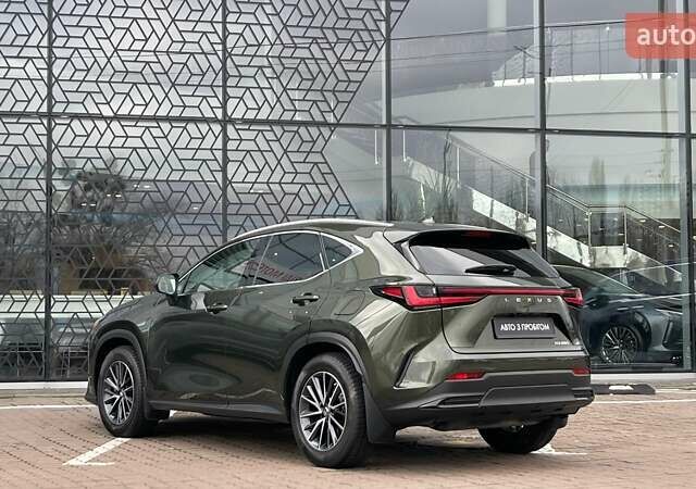 Зеленый Лексус НХ, объемом двигателя 2.49 л и пробегом 31 тыс. км за 49228 $, фото 1 на Automoto.ua