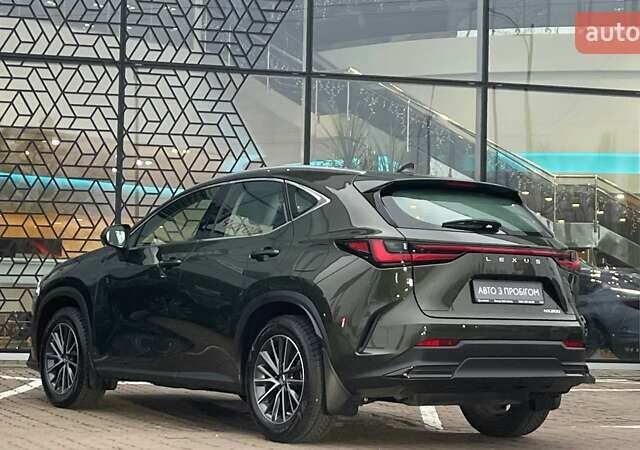 Зеленый Лексус НХ, объемом двигателя 1.99 л и пробегом 45 тыс. км за 40326 $, фото 1 на Automoto.ua