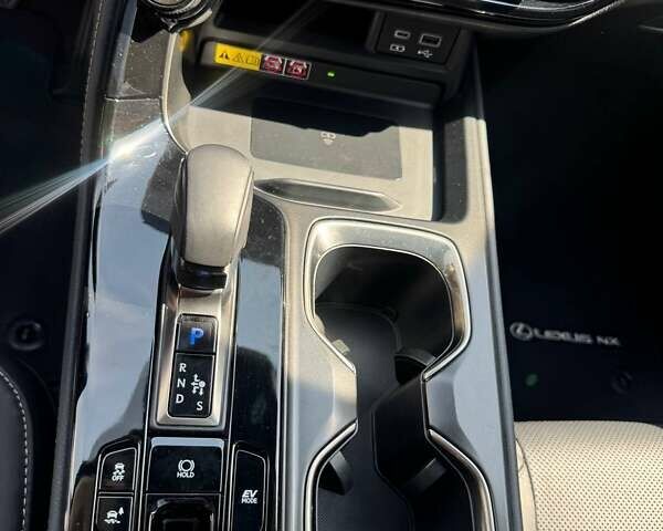Зеленый Лексус НХ, объемом двигателя 2.49 л и пробегом 49 тыс. км за 54500 $, фото 20 на Automoto.ua