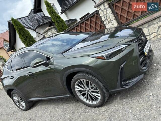 Зелений Лексус НХ, об'ємом двигуна 2.49 л та пробігом 37 тис. км за 61700 $, фото 1 на Automoto.ua
