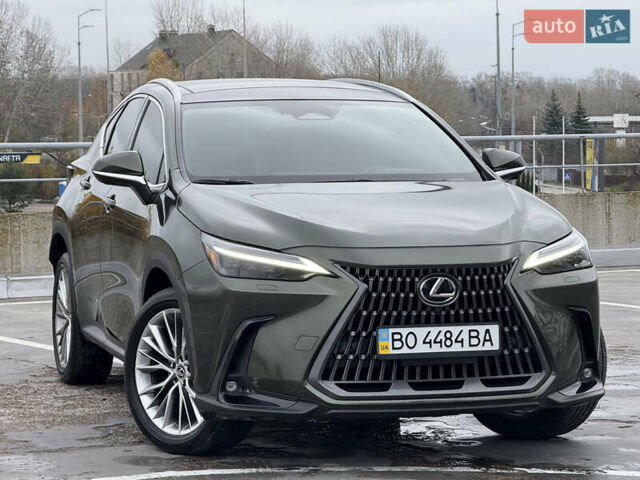 Зеленый Лексус НХ, объемом двигателя 2.49 л и пробегом 40 тыс. км за 59900 $, фото 2 на Automoto.ua