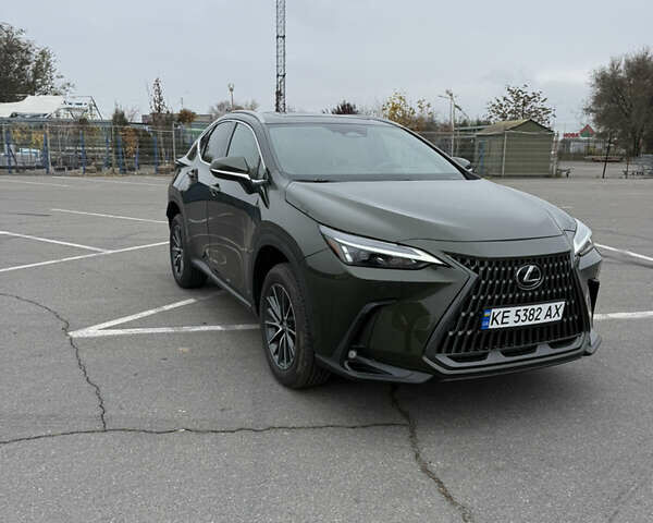 Зеленый Лексус НХ, объемом двигателя 2.49 л и пробегом 8 тыс. км за 46700 $, фото 2 на Automoto.ua