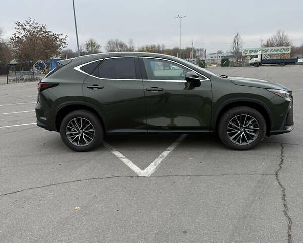 Зеленый Лексус НХ, объемом двигателя 2.49 л и пробегом 8 тыс. км за 46700 $, фото 3 на Automoto.ua