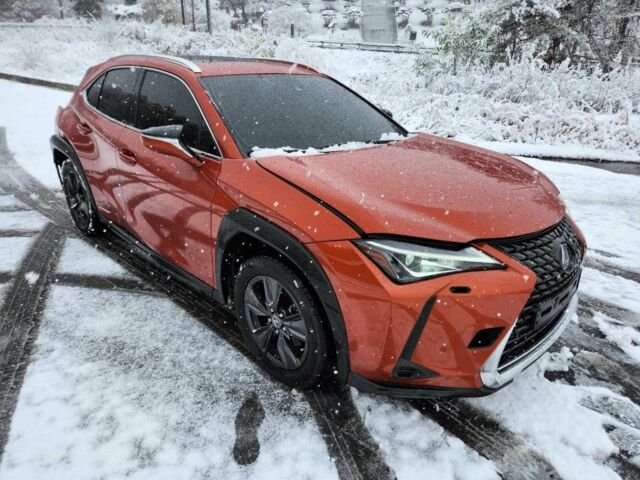 Оранжевый Лексус НХ, объемом двигателя 2 л и пробегом 79 тыс. км за 12500 $, фото 1 на Automoto.ua