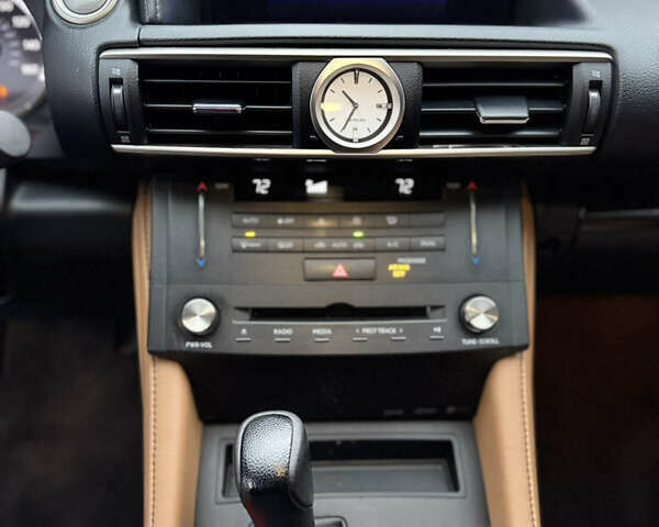 Белый Лексус РС, объемом двигателя 2 л и пробегом 62 тыс. км за 21900 $, фото 12 на Automoto.ua