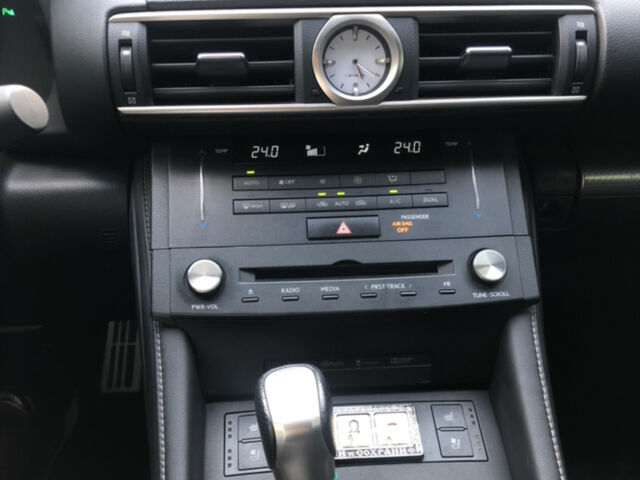 Сірий Лексус РС, об'ємом двигуна 2 л та пробігом 100 тис. км за 24500 $, фото 9 на Automoto.ua