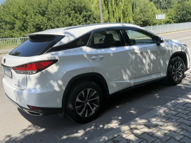 Белый Лексус РХ, объемом двигателя 2 л и пробегом 58 тыс. км за 52000 $, фото 1 на Automoto.ua
