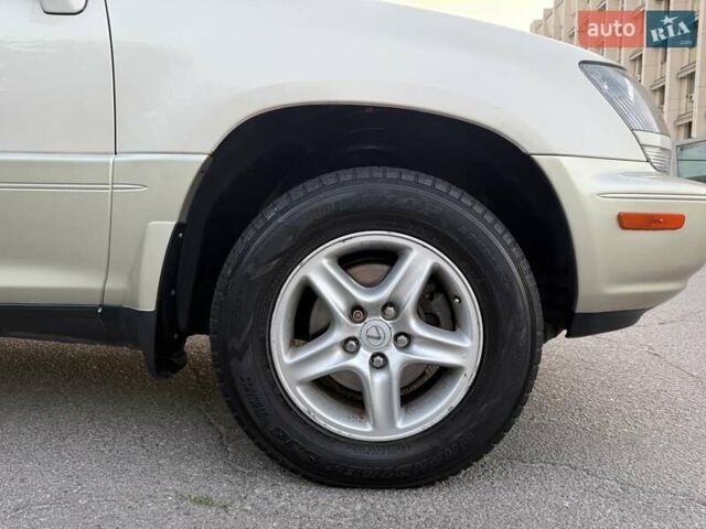 Белый Лексус РХ, объемом двигателя 3 л и пробегом 51 тыс. км за 10500 $, фото 24 на Automoto.ua