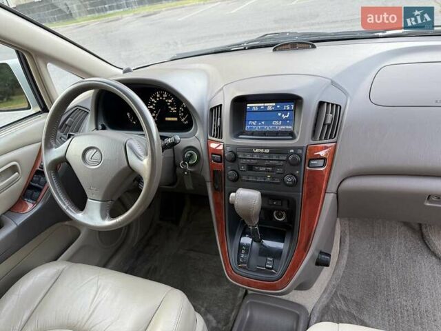 Белый Лексус РХ, объемом двигателя 3 л и пробегом 51 тыс. км за 10500 $, фото 68 на Automoto.ua