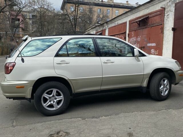 Белый Лексус РХ, объемом двигателя 3 л и пробегом 240 тыс. км за 7100 $, фото 3 на Automoto.ua
