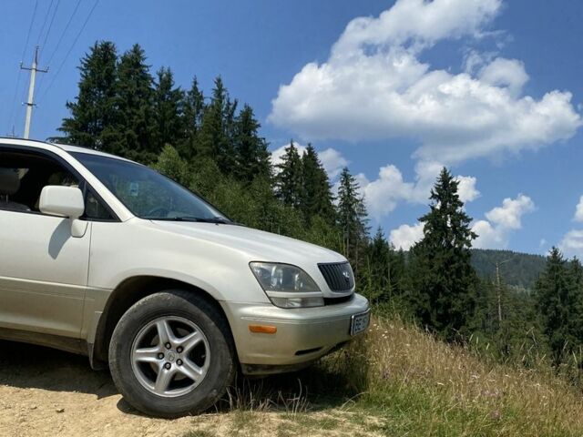 Белый Лексус РХ, объемом двигателя 3 л и пробегом 240 тыс. км за 7100 $, фото 6 на Automoto.ua