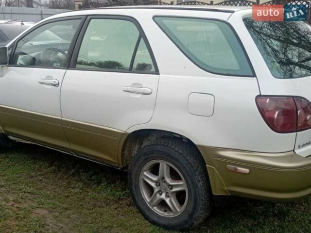 Белый Лексус РХ, объемом двигателя 3 л и пробегом 300 тыс. км за 2800 $, фото 1 на Automoto.ua