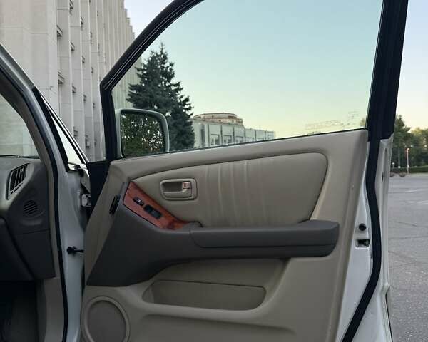 Белый Лексус РХ, объемом двигателя 3 л и пробегом 51 тыс. км за 10500 $, фото 55 на Automoto.ua
