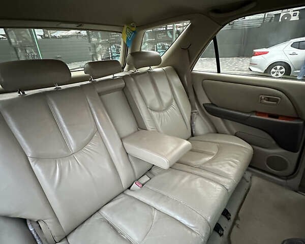 Белый Лексус РХ, объемом двигателя 3 л и пробегом 250 тыс. км за 7100 $, фото 29 на Automoto.ua
