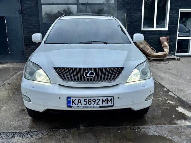 Белый Лексус РХ, объемом двигателя 3.3 л и пробегом 239 тыс. км за 8800 $, фото 1 на Automoto.ua