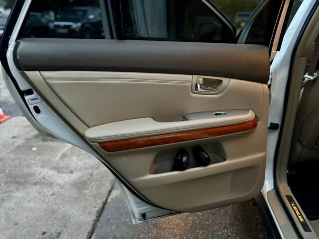 Белый Лексус РХ, объемом двигателя 3.3 л и пробегом 239 тыс. км за 8800 $, фото 16 на Automoto.ua