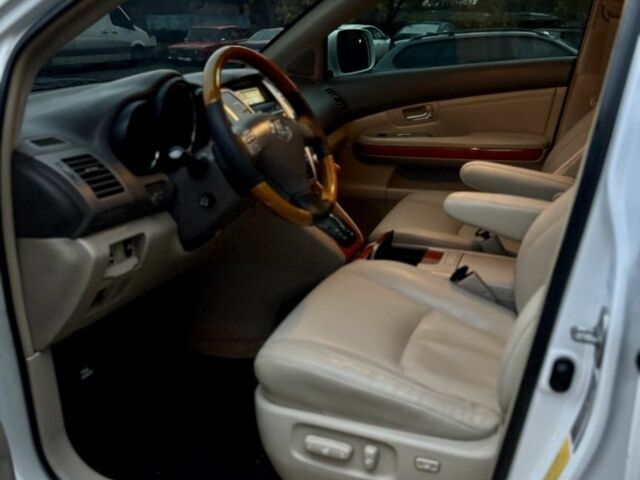 Белый Лексус РХ, объемом двигателя 3.3 л и пробегом 239 тыс. км за 8800 $, фото 6 на Automoto.ua